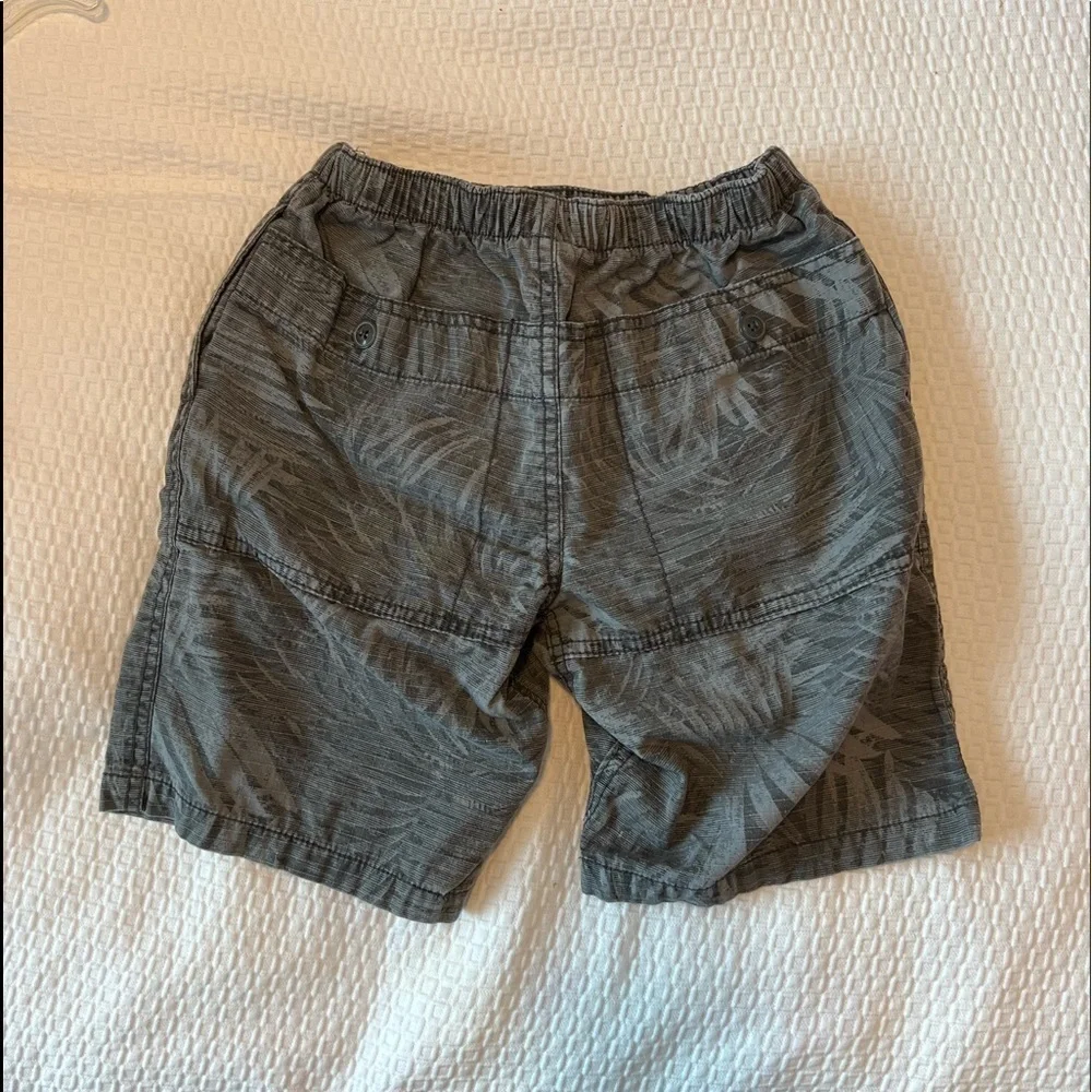 GAP Kids Boys Elastic Waist Gray Tropical Print Trek Shorts Size M (8)